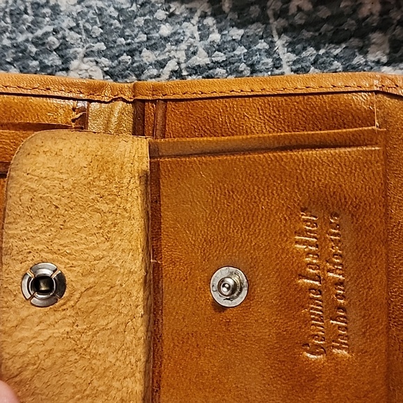 💥Sale!💥 Floral Leather Wallet - Picture 5 of 10